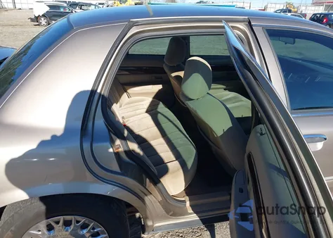 2003 Mercury Grand Marquis Gs z USA, uszkodzony, nr VIN 2MEFM74W63X703192